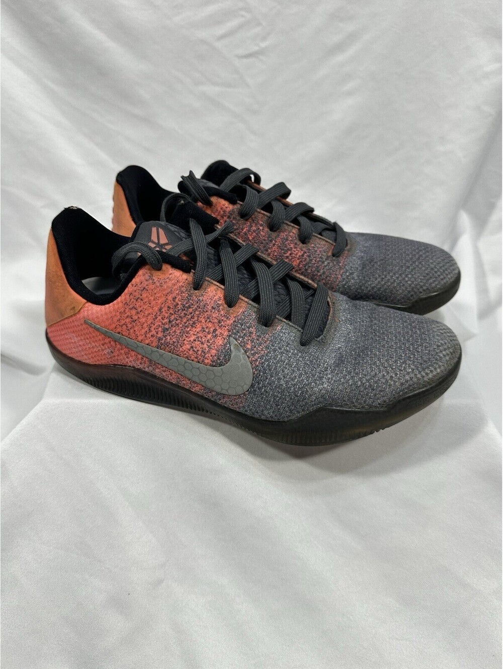 Nike Kobe 11 Mambacurial 822945-078 Youth 7Y / Men 7 Black Red Gradient